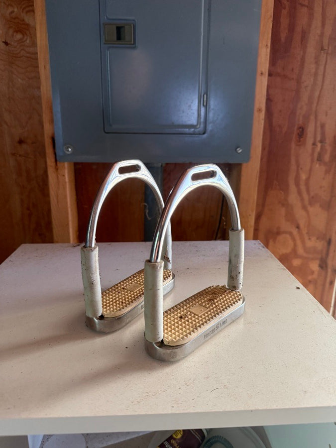 Jointed stirrups