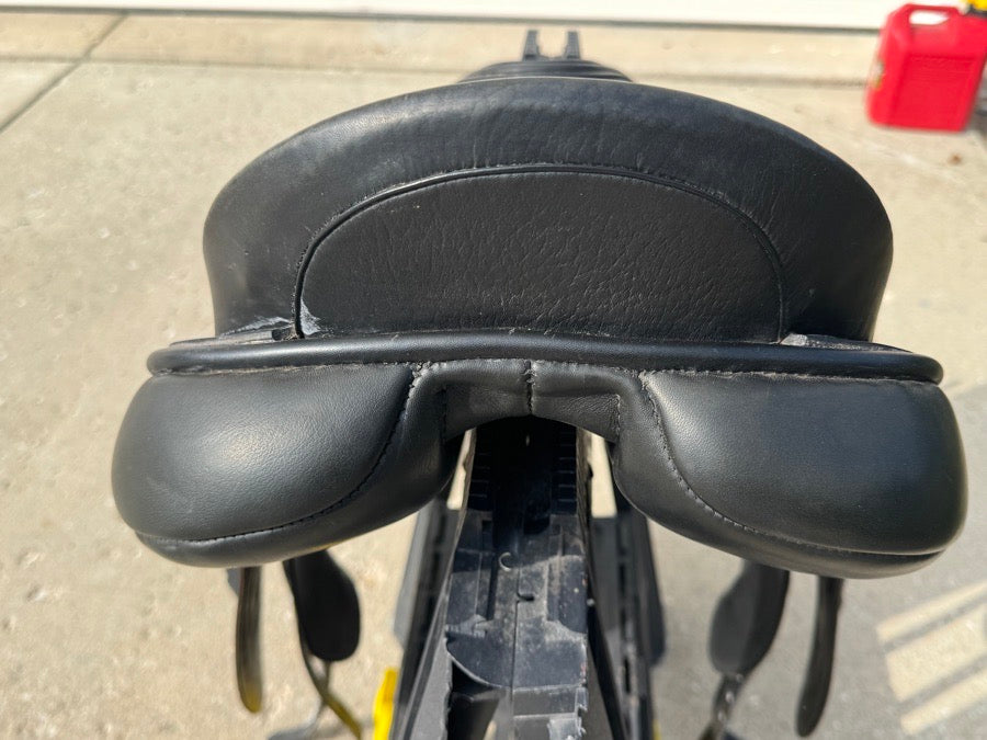 ALBION Albion 18” SL dressage saddle, wide tree, beautiful condition (4)