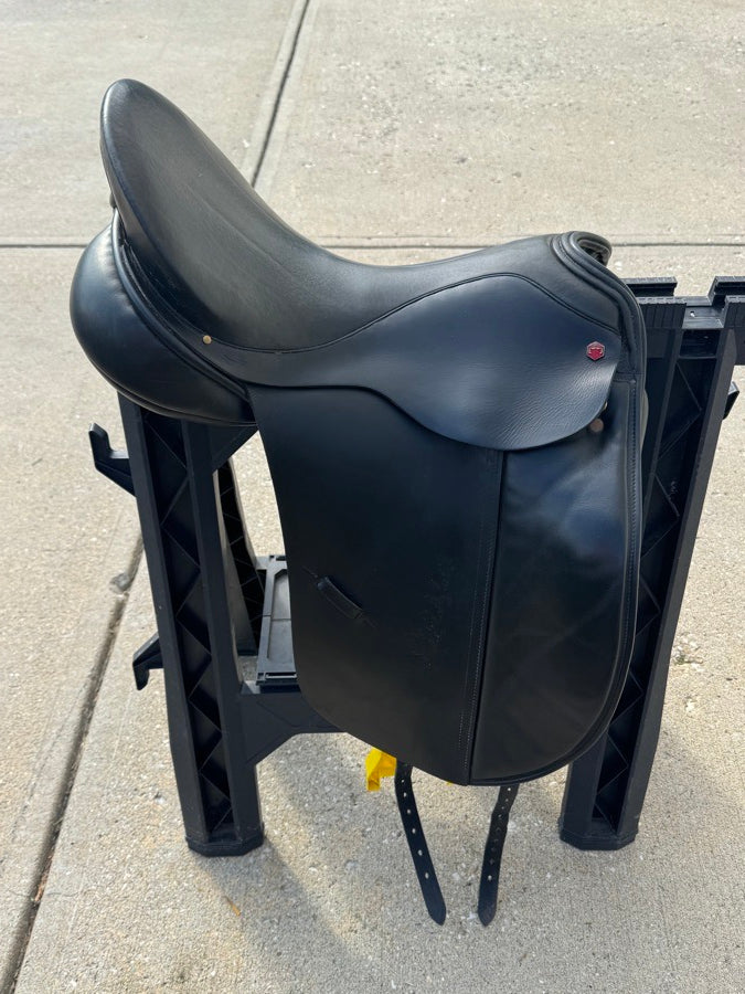 ALBION Albion 18” SL dressage saddle, wide tree, beautiful condition (2)