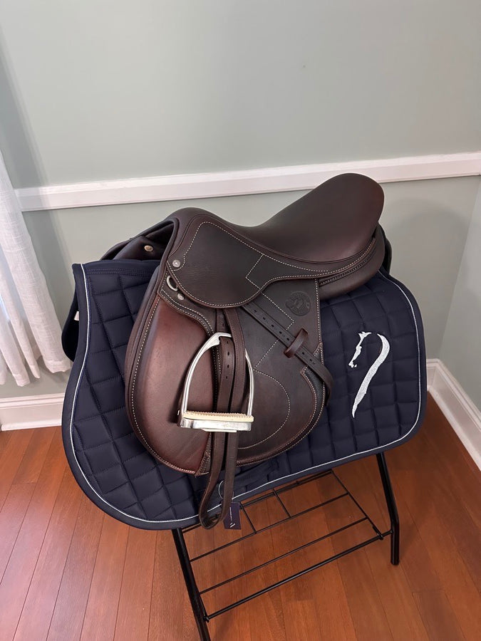 ANTARES Nearly brand new 17” Antares Signature Close Contact Jumping Saddle