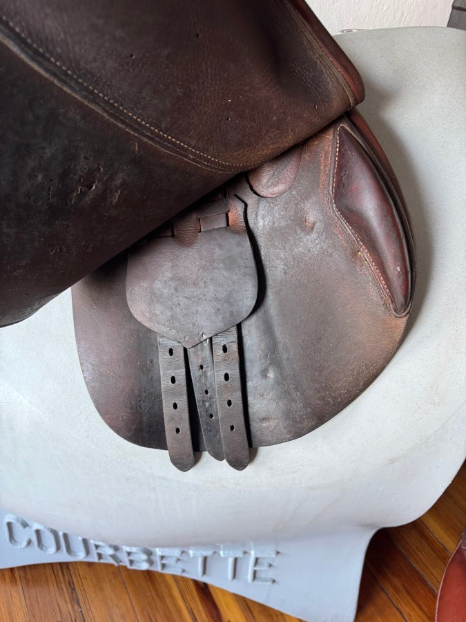BUTET 17” Butet Saddle - 1.5 Flaps - Flat Seat (5)