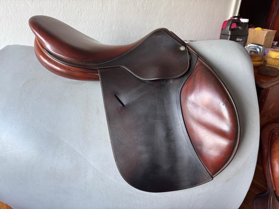 BUTET 17” Butet Saddle - 1.5 Flaps - Flat Seat (2)
