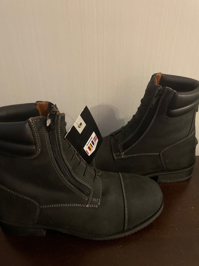 Kids paddock boots