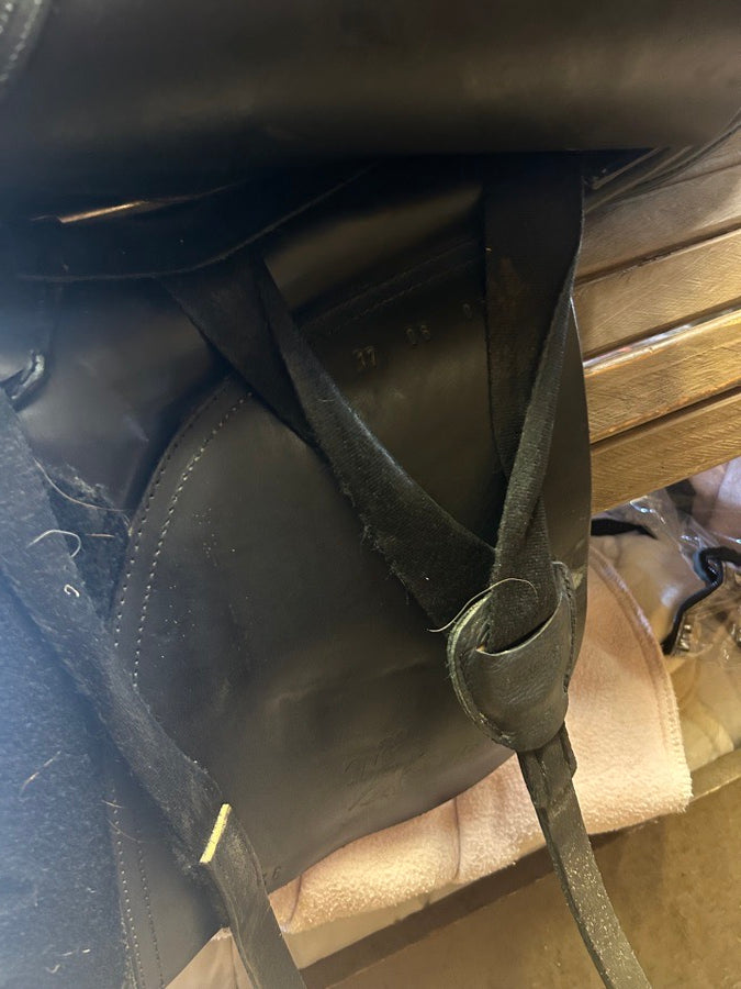 Other Duett Tango Dressage Saddle. 36cm with 17 inch seat. (4)