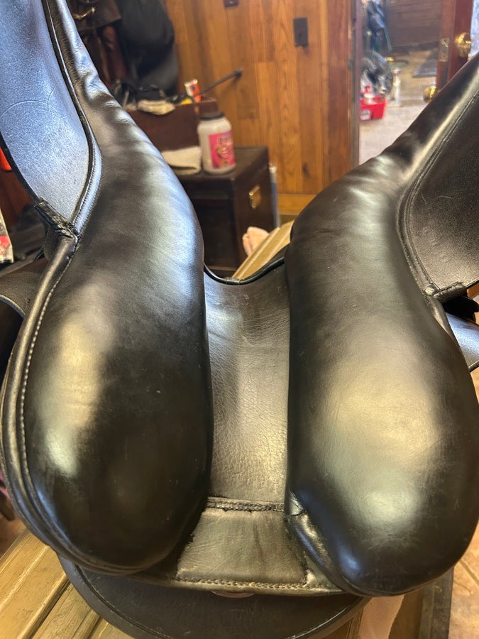 Other Duett Tango Dressage Saddle. 36cm with 17 inch seat. (7)