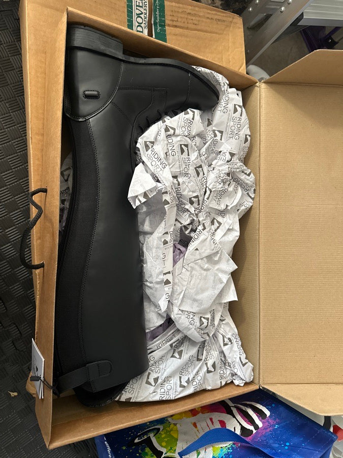 NEVER WORN RS Synthetic Field Boot