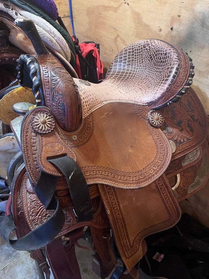Gorgeous 14” Barrel Saddle