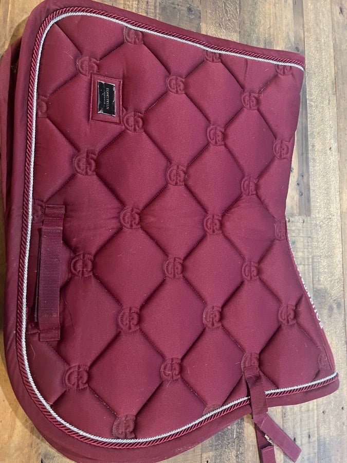 red saddle pad