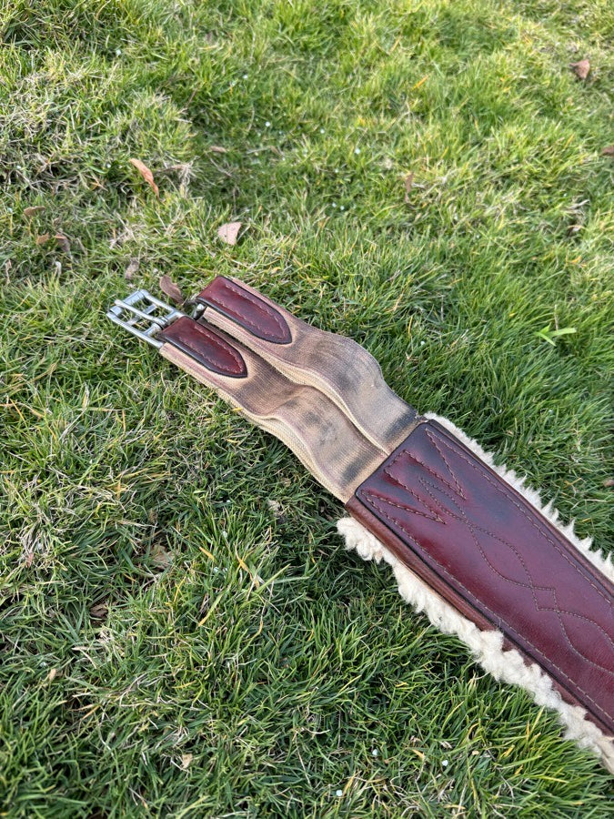 EDGEWOOD Edgewood sheepskin girth (8)