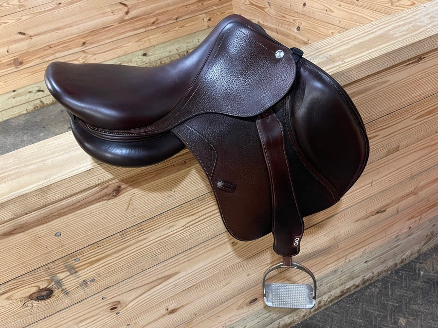 ‘22 CWD Saddle + Stirrups - 17" SE03, 2L Flaps