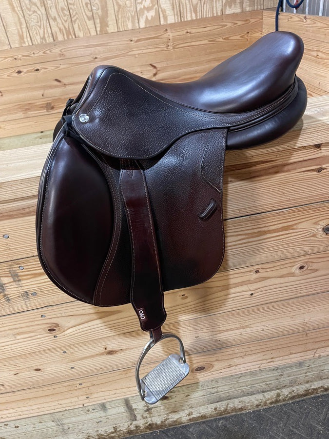 ‘22 CWD Saddle + Stirrups - 17" SE03, 2L Flaps