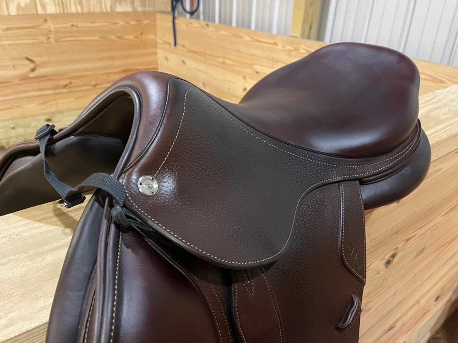 ‘22 CWD Saddle + Stirrups - 17" SE03, 2L Flaps
