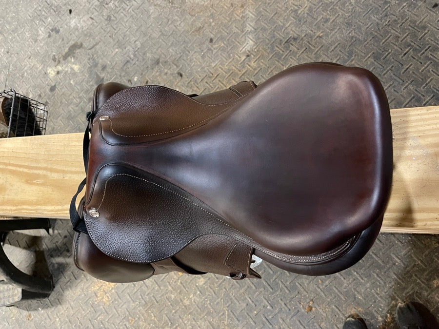 ‘22 CWD Saddle + Stirrups - 17" SE03, 2L Flaps