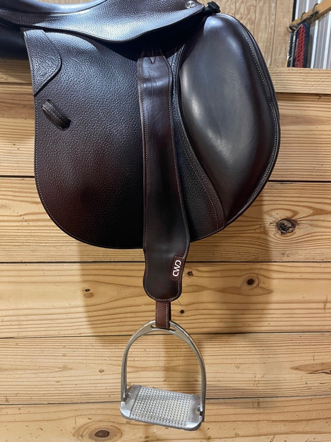 ‘22 CWD Saddle + Stirrups - 17" SE03, 2L Flaps