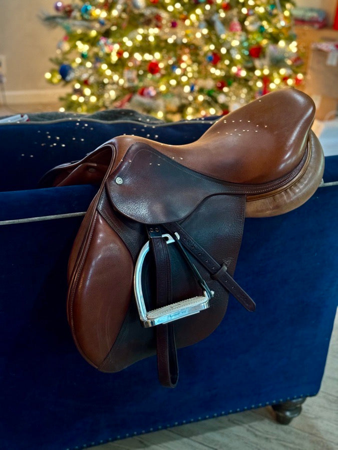 VOLTAIRE 2007 Voltaire Jump Saddle – 17.25”, 2L Flap, Medium Tree – Beautiful Condition (2)