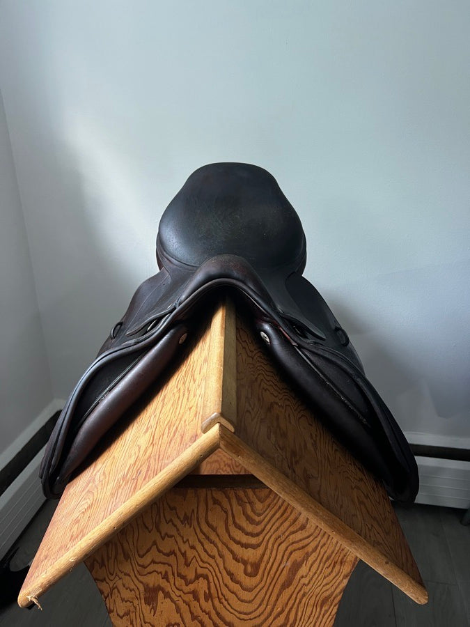 CWD 17” CWD Close Contact Saddle with Cover (4)