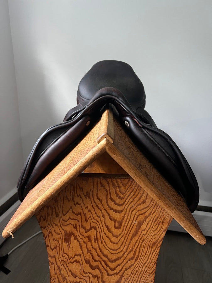 CWD 17” CWD Close Contact Saddle with Cover (3)