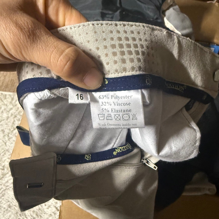 Boy’s Size 16 Tan Ovation Knee Patch Horseback Riding Breeches. Good Condition.