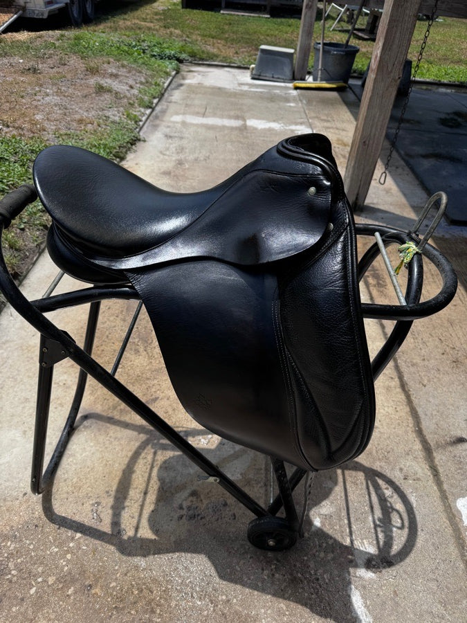 Dressage saddle