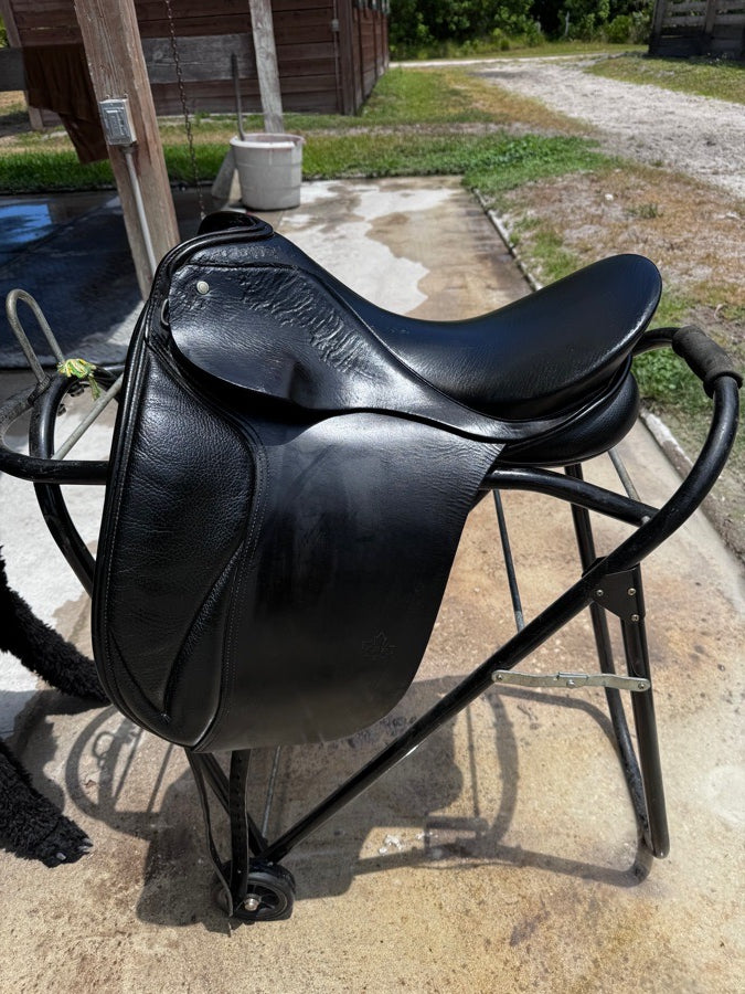 Dressage saddle
