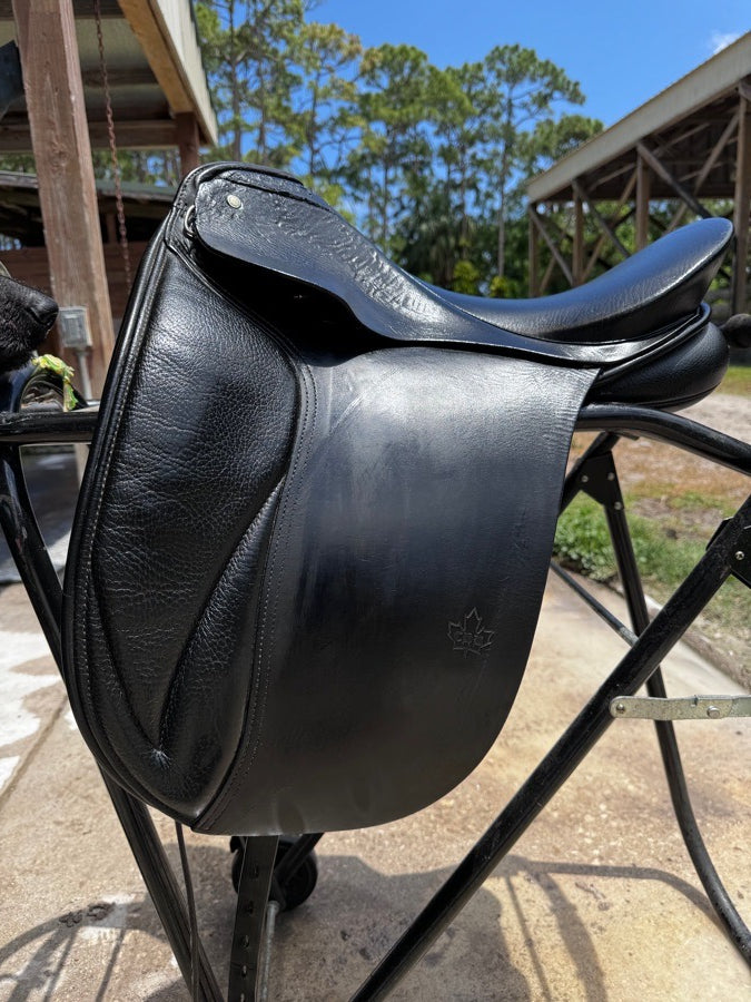 Dressage saddle