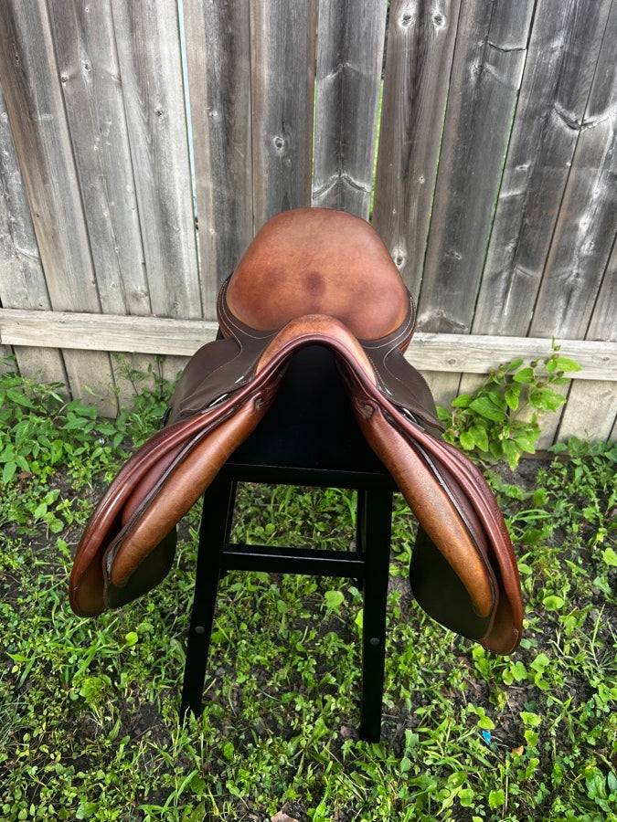 17.5” Antares Close Contact Saddle