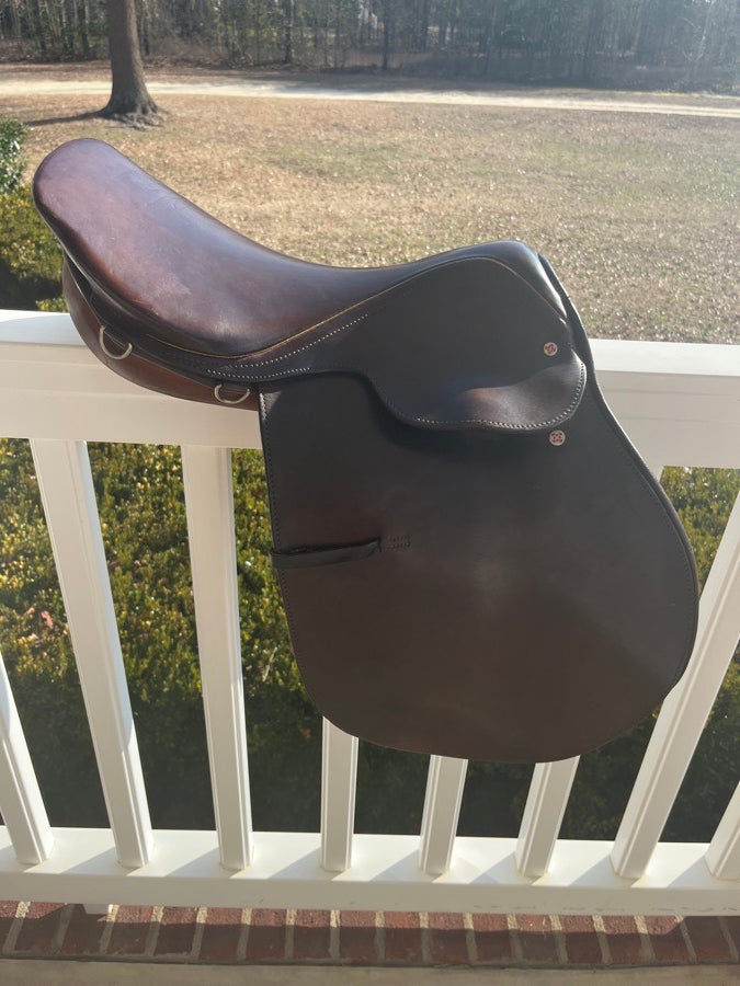 Courbette The Stylist II DL saddle, 16.5" Seat