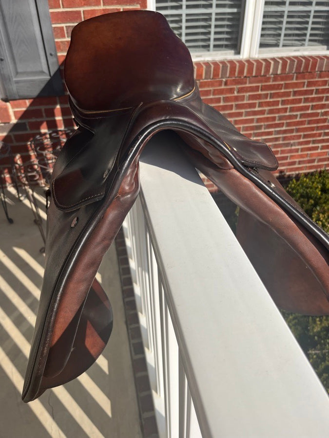Courbette The Stylist II DL saddle, 16.5" Seat