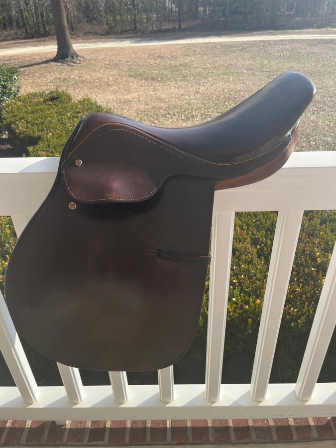 Courbette The Stylist II DL saddle, 16.5" Seat