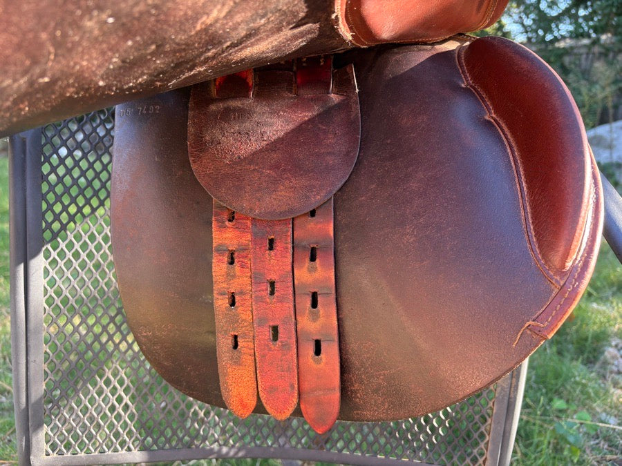 HDR - HENRI DE RIVEL 15’’ Henri De Rivel Close Contact - Jumping Saddle. Leathers & Stirrups Included (4)