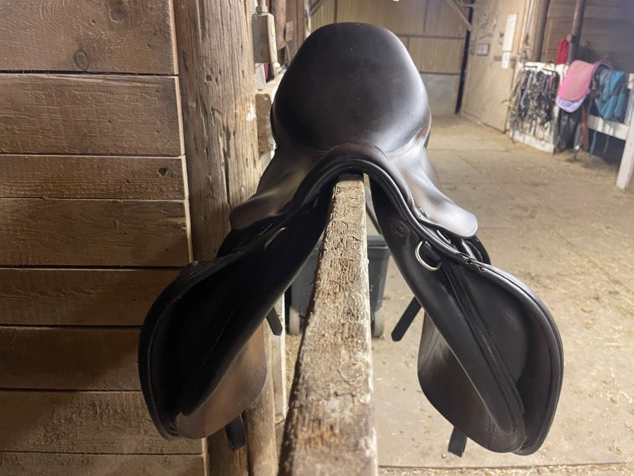 17.5” Prestige Jump Saddle