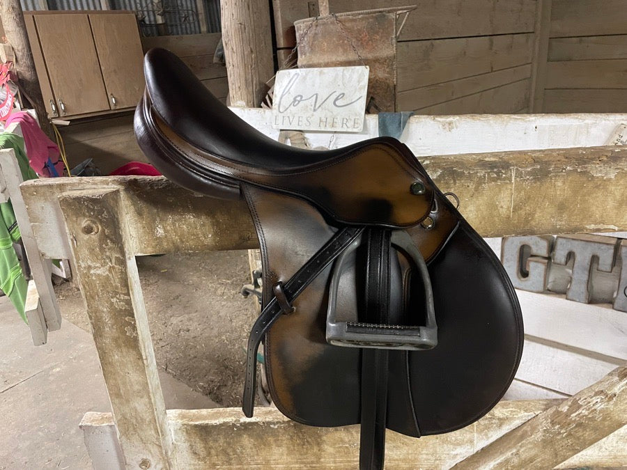 17.5” Prestige Jump Saddle