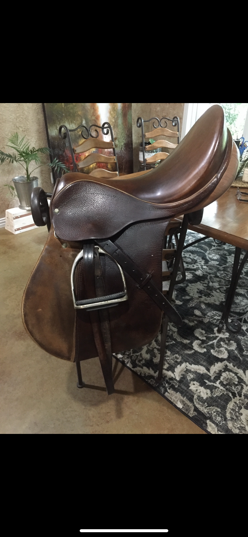 16in COLLEGIATE saddle