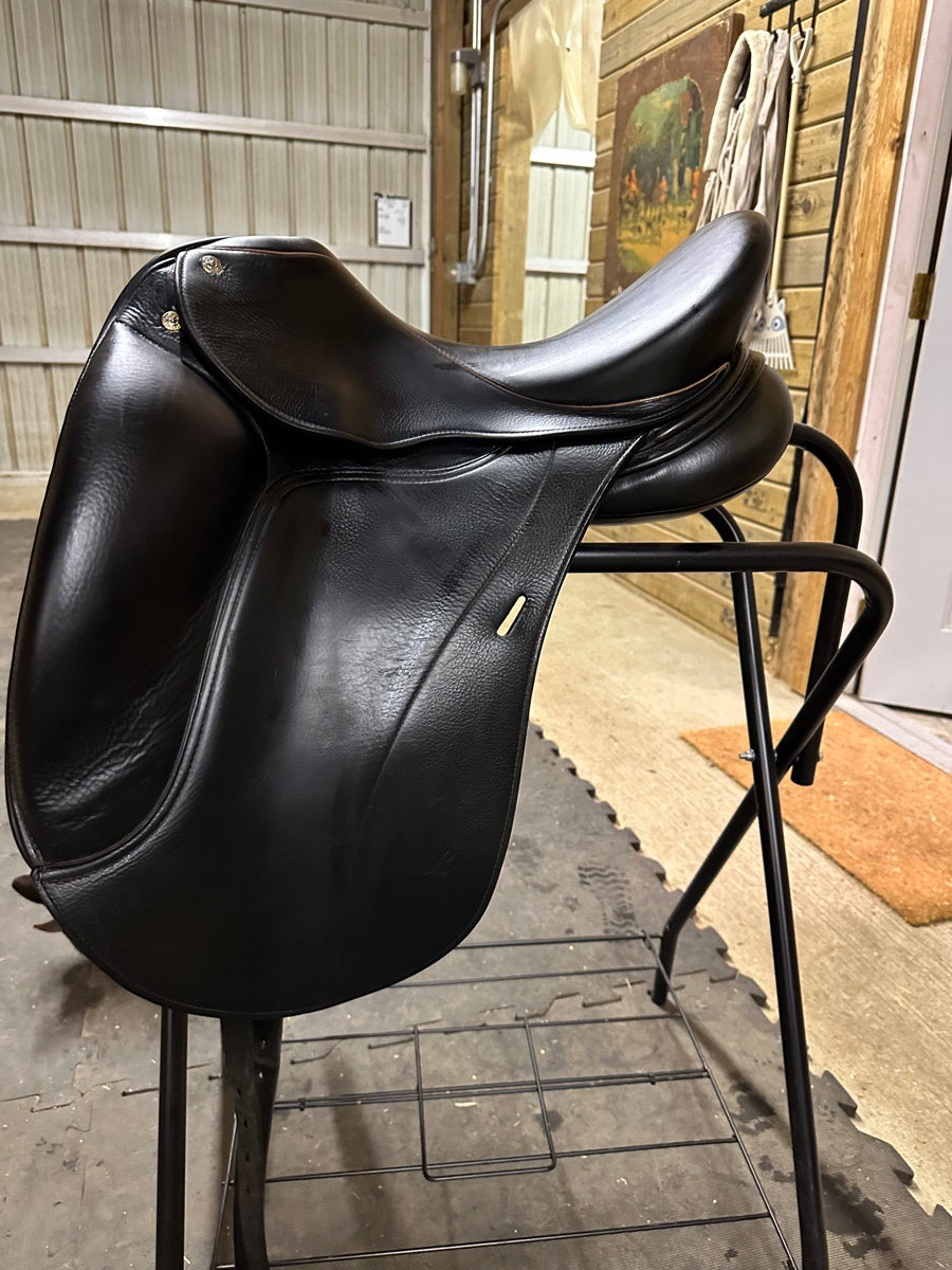DK freedom dressage saddle