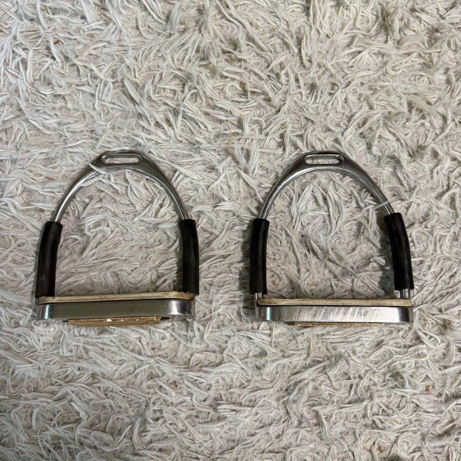 OTHER Size 4.75 In Black Flexible English Horseback Riding Stirrup Irons (5)