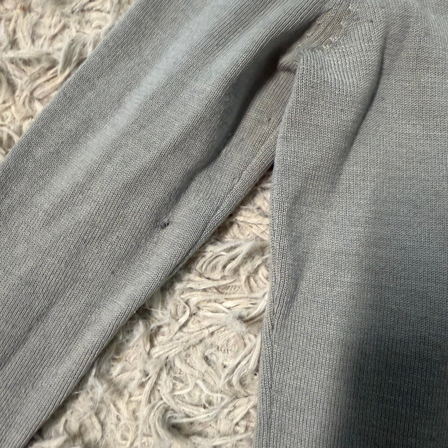 ARIAT Women’s Small Grey Ariat Horseback Riding Sweater Top. Pulls shown in photos. (5)