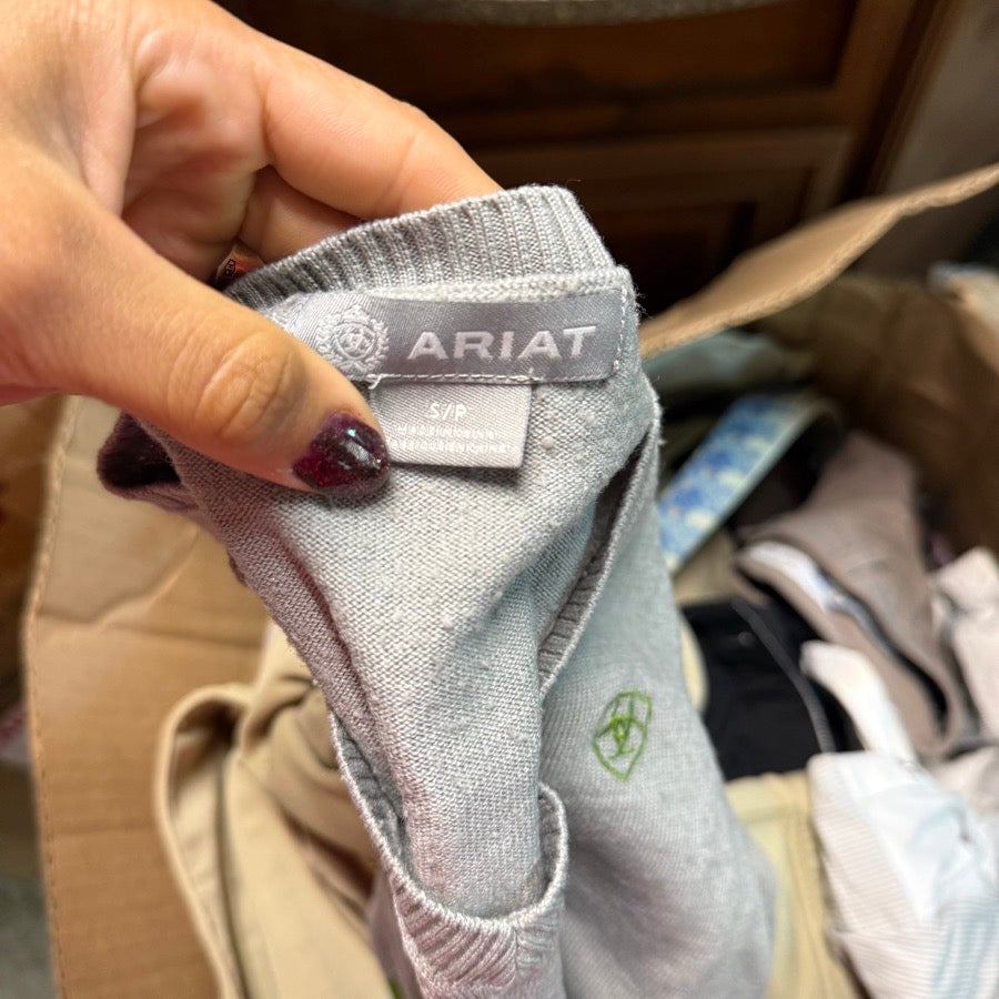 ARIAT Women’s Small Grey Ariat Horseback Riding Sweater Top. Pulls shown in photos. (6)