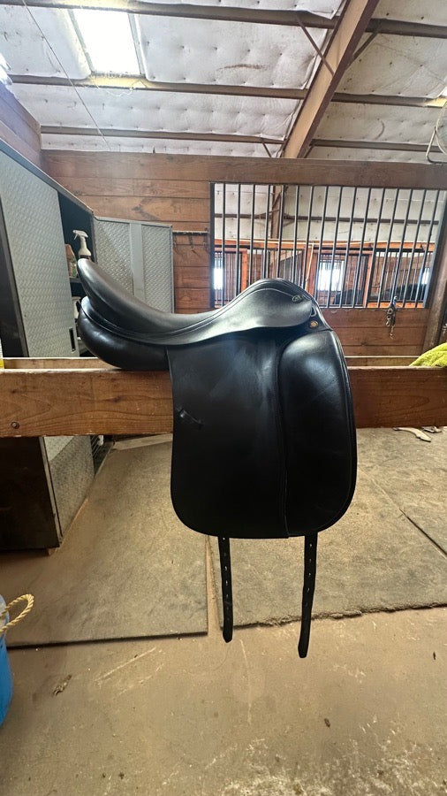 17” prestige, dressage saddle