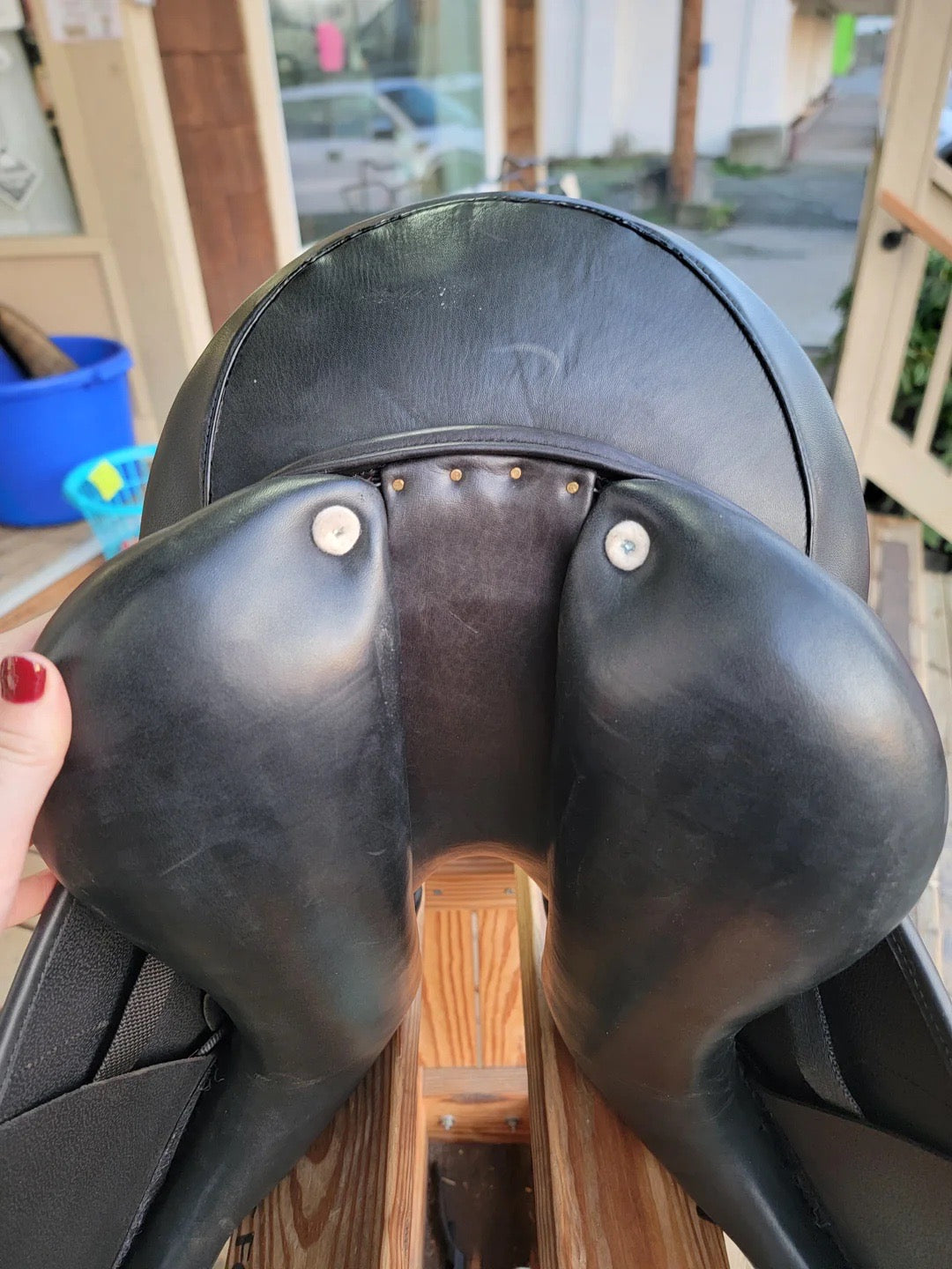 HDR - HENRI DE RIVEL 17" HDR Dortmund Dressage Saddle (3)