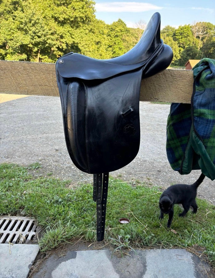 Hennig Dressage Saddle