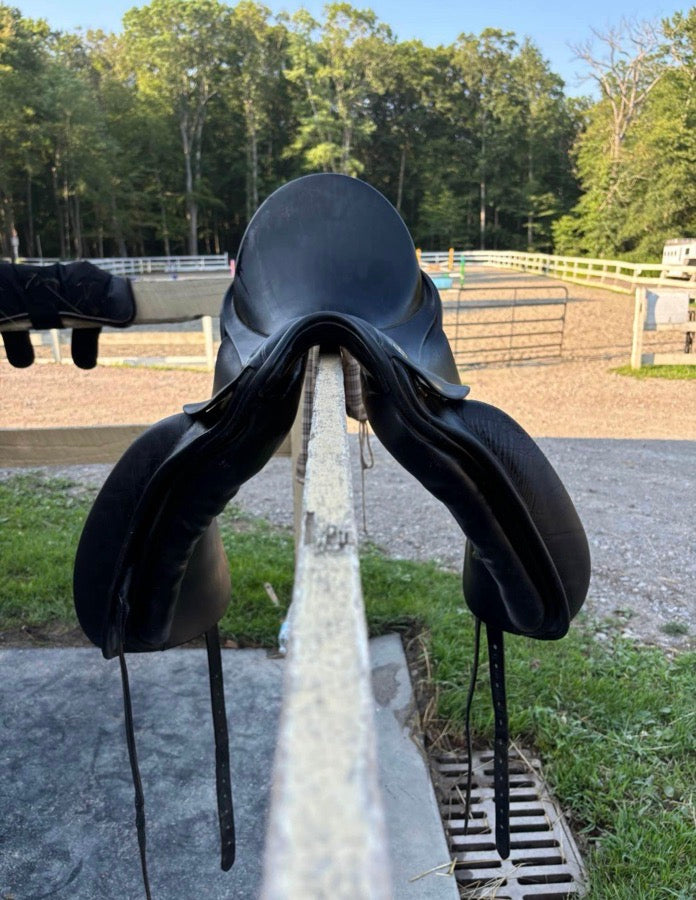 Hennig Dressage Saddle