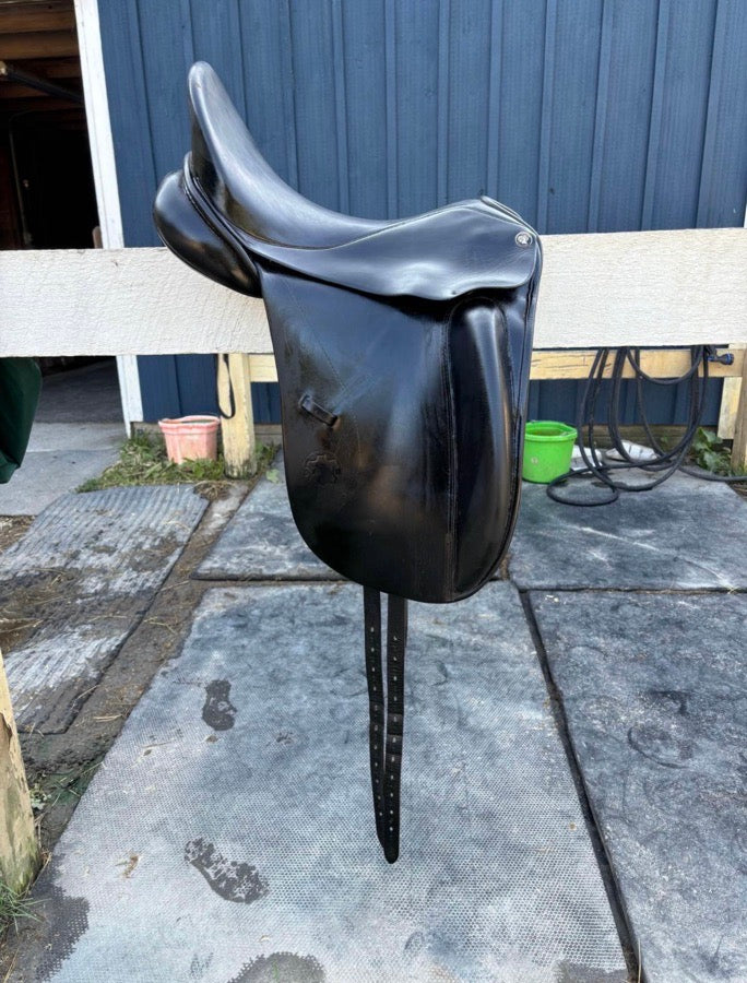 Hennig Dressage Saddle
