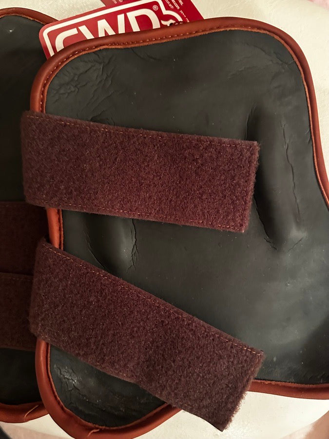 CWD Velcro Tendon Boots