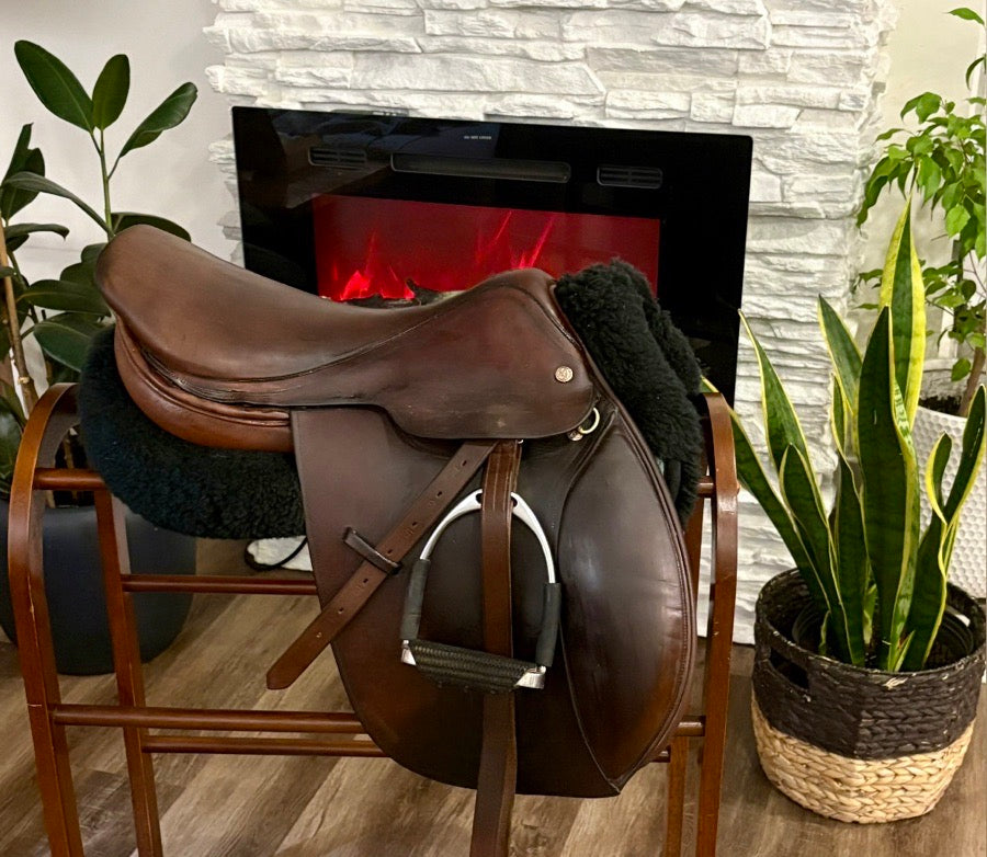 CROSBY 17” Crosby XL Saddle
