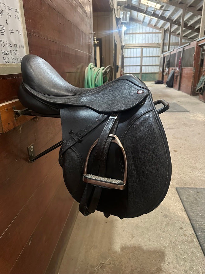 17.5in Kent and masters s series low wither saddle