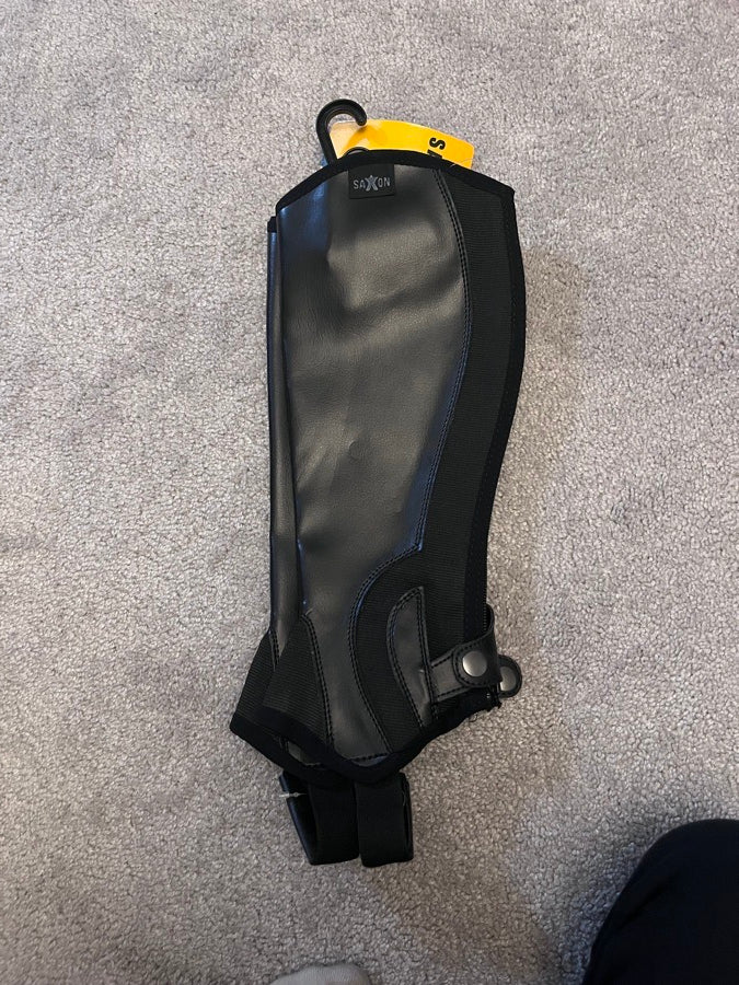 SAXON Black Children’s Large Saxon Syntovia Half Chaps (2)