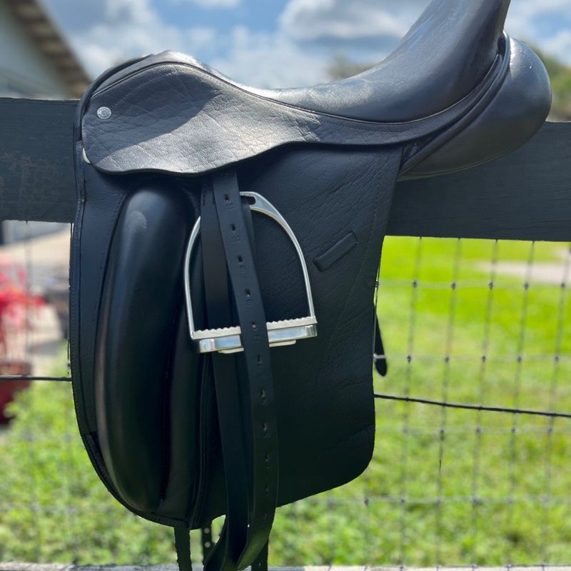 Wolfgang Dressage Saddle 17.5