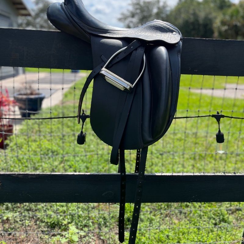 Wolfgang Dressage Saddle 17.5