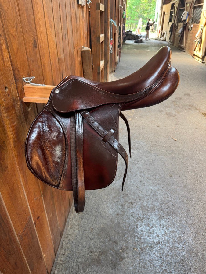 COLLEGIATE 17” Collegiate Saddle (2)