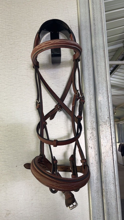 Fancy stitched hunter bridle